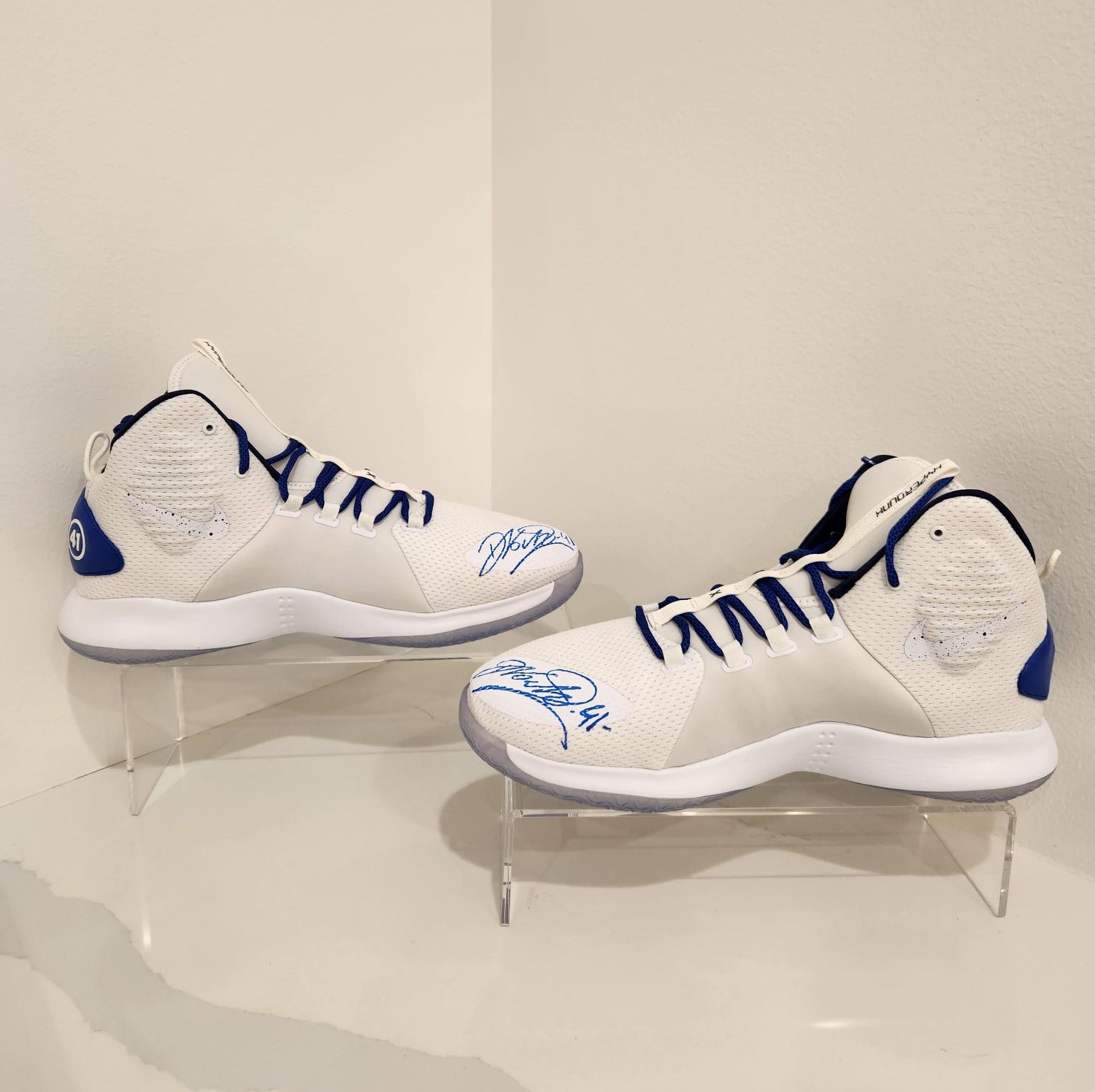 Chefs Showcase Foundation Item Preview Dirk Nowitzki signed shoes Dallas Mavericks