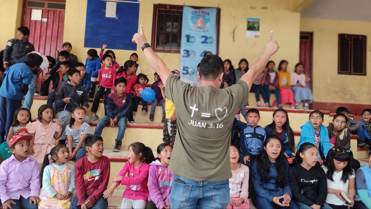 La Roca Ministries background