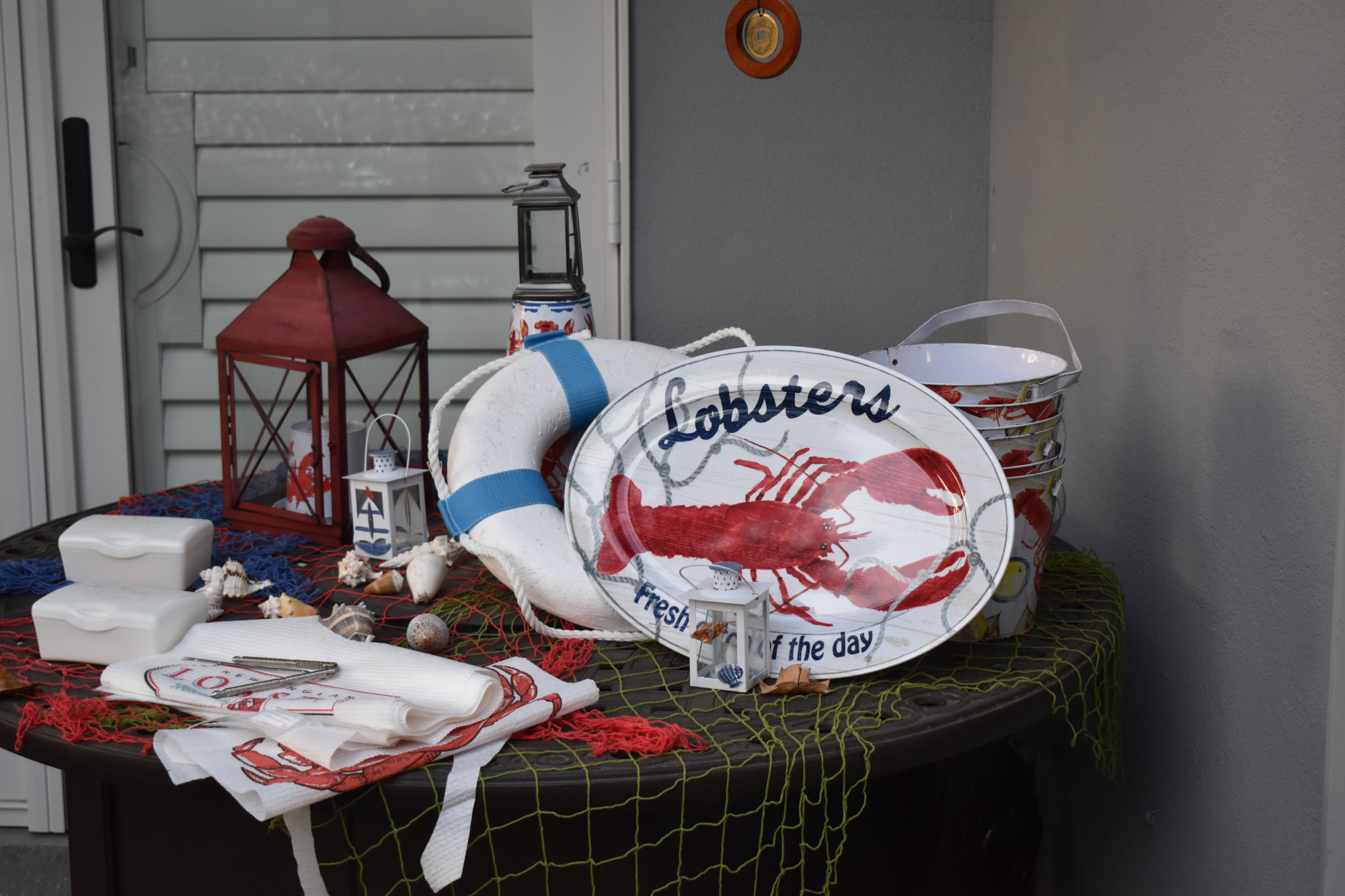 Lobster party decor